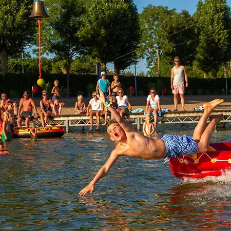 Glamping Betuwestrand Luxusní stan Beesd