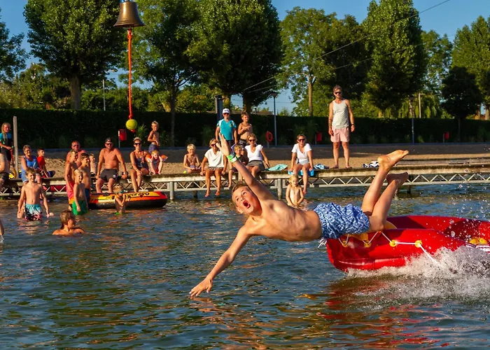 Glamping Betuwestrand Luxusní stan Beesd